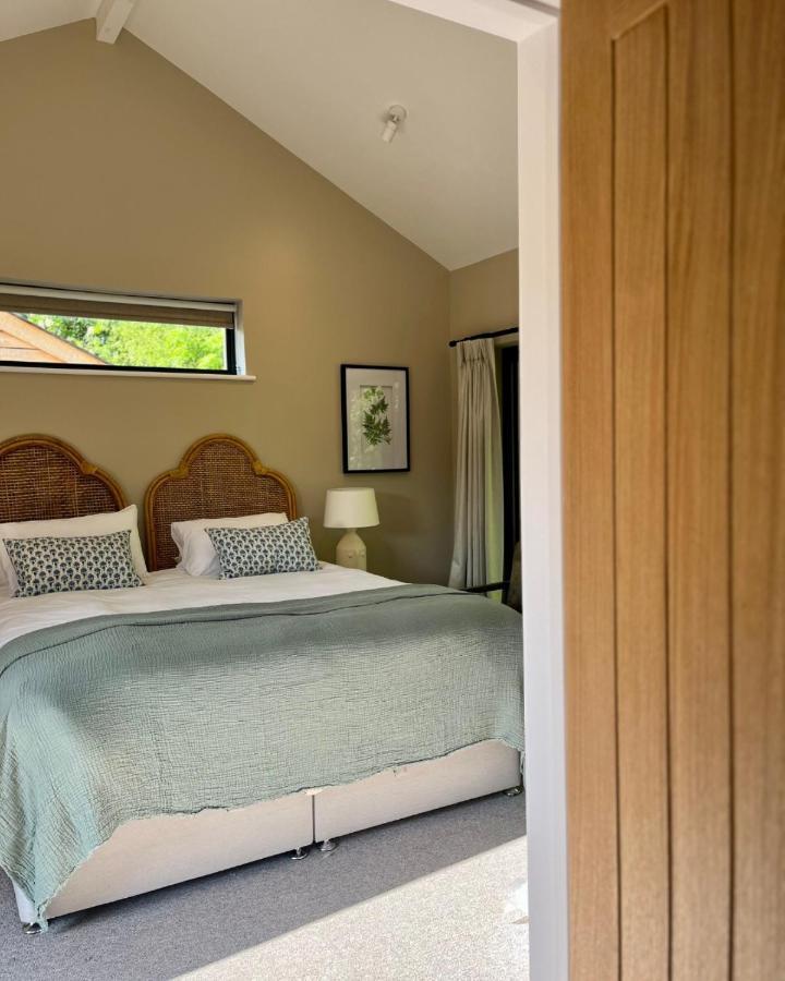 The Weeping Willow Bury St. Edmunds ภายนอก รูปภาพ