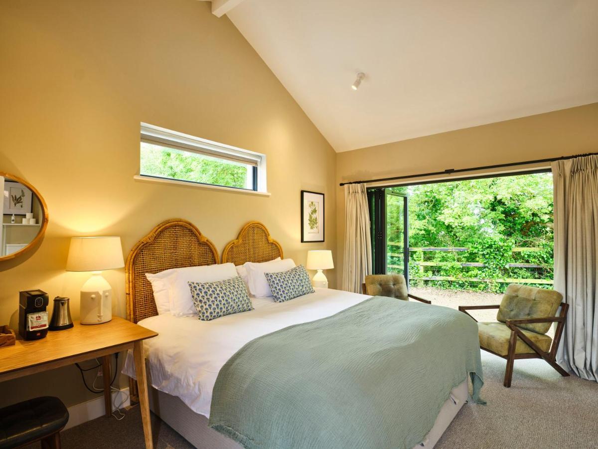 The Weeping Willow Bury St. Edmunds ภายนอก รูปภาพ