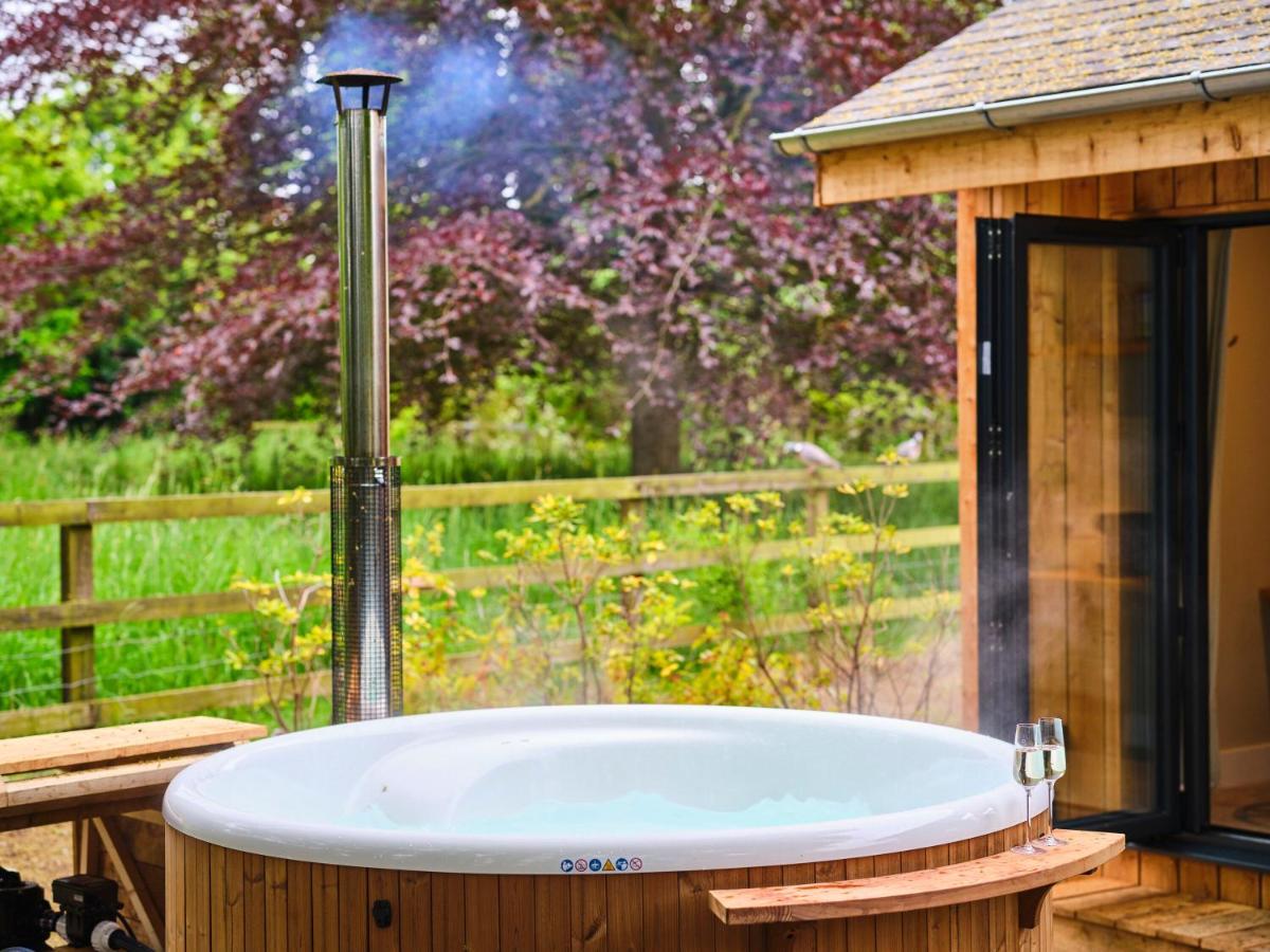 The Weeping Willow Bury St. Edmunds ภายนอก รูปภาพ